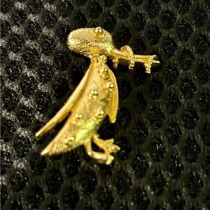 Vintage Gold Tone Pelican Brooch with Fish Accent - Nautical/ Coastal Chic